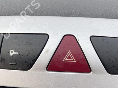 warning-switch-peugeot-307-break-3e-2002-2003-2004-2005-2006-2007-2008-2009-32387059 main image