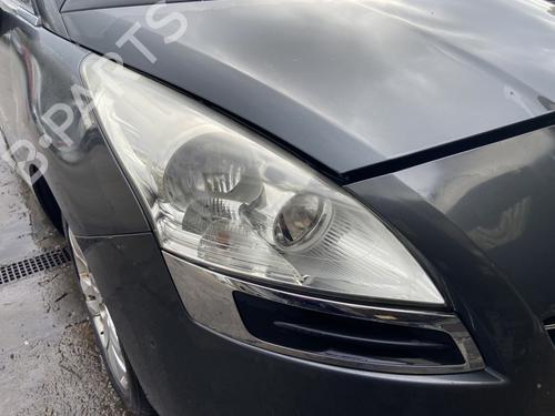 Used Right headlight PEUGEOT 5008 (0U_, 0E_) 1.6 HDi (112 hp) 32386953