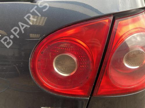 Højre baglygte bagklap VW GOLF V (1K1) 1.9 TDI (105 hp) 27111183