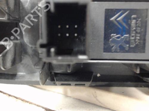 Used Right front window switch Right front window switch PEUGEOT 5008 (0U_, 0E_) 1.6 HDi (110 hp) 27118333 27118333