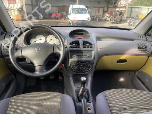 Used Gear lever PEUGEOT 206 Hatchback (2A/C) 1.4 i (75 hp) 30299891