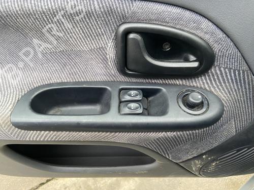 Used Left front window switch Left front window switch RENAULT CLIO II (BB_, CB_) 1.6 (B/CB0D, BB00) (90 hp) 33570100 33570100