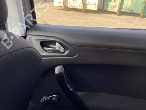 Højre bagtil invendig håndtag PEUGEOT 208 I (CA_, CC_) 1.2 VTI 82 (82 hp) 28205874