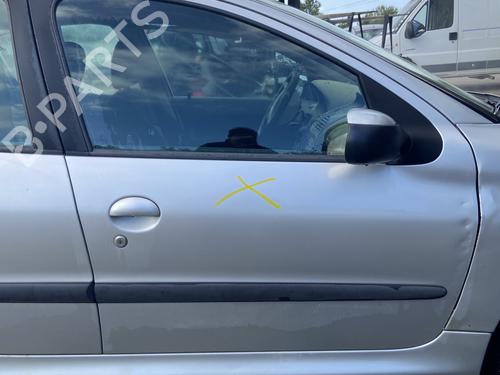 Used Front right exterior door handle PEUGEOT 206 Hatchback (2A/C) 1.4 i (75 hp) 28730897