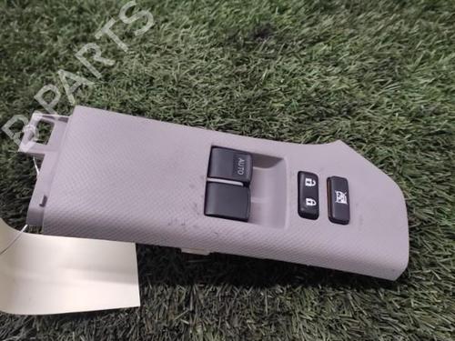 Used Switch TOYOTA YARIS (_P9_) 1.0 VVT-i (KSP90_, KSP90R) (69 hp) 27083415
