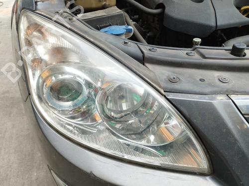 Used Right headlight HYUNDAI i30 Estate (FD) 1.6 CRDi (90 hp) 28153487