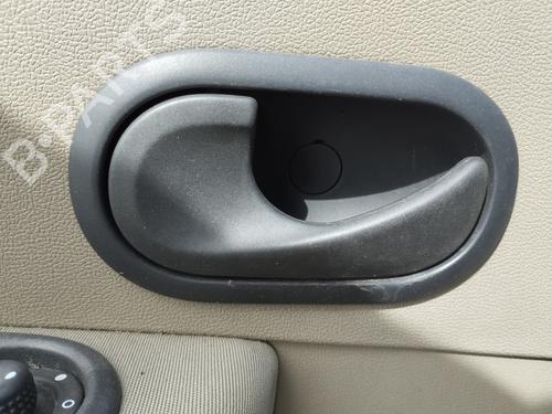 Used Front left interior door handle RENAULT CLIO III (BR0/1, CR0/1) 1.2 16V (BR02, BR0J, BR11, CR02, CR0J, CR11) (75 hp) 28568192