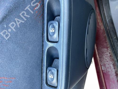 Used Left front window switch RENAULT CLIO II (BB_, CB_) 1.2 (BB0A, BB0F, BB10, BB1K, BB28, BB2D, BB2H, CB0A,... (58 hp) 27062253