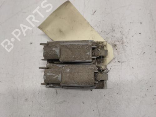 licence-plate-light-renault-clio-iii-br01-cr01-2005-2006-2007-2008-2009-2010-2011-2012-2013-2014-31381127 main image