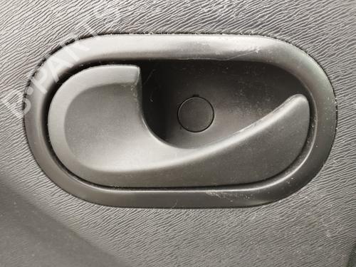 Puxador interior frente esquerdo Puxador interior frente esquerdo RENAULT KANGOO / GRAND KANGOO II (KW0/1_) 1.5 dCi 75 (KW07, KW10, KW04) (75 hp) 39891676 39891676