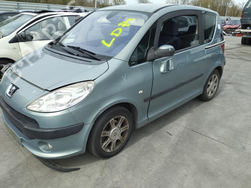 Left headlight PEUGEOT 1007 (KM_) 1.4 HDi | BP27075105C28 
