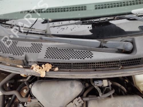 Used Front windshield wiper arm NISSAN MICRA III (K12) 1.2 16V (65 hp) 27047055