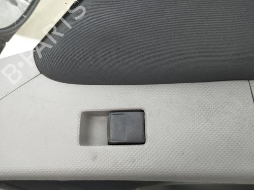 Used Right front window switch TOYOTA YARIS (_P9_) 1.4 D-4D (NLP90_, NLP90R) (90 hp) 32135428