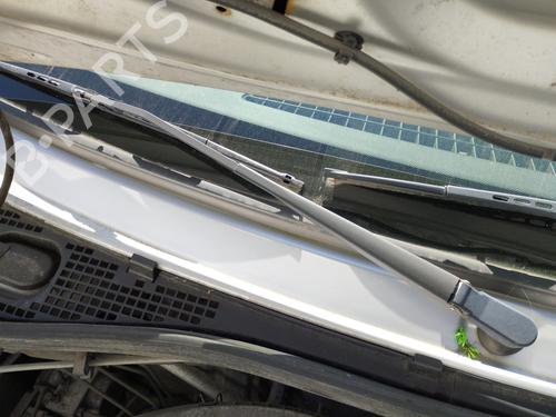 Used Front windshield wiper arm DACIA SANDERO 1.4 (BS0C, BS0A, BS0G, BS1F, BS0E) (75 hp) 29026580