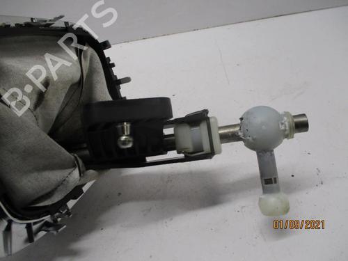 gear-lever-renault-megane-iv-hatchback-b9amn_-2015-27055624 main image