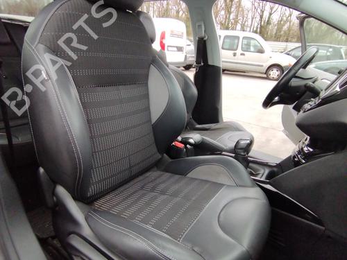 Used Right front seat PEUGEOT 2008 I (CU_) 1.2 THP 110 / PureTech 110 (110 hp) 31036786