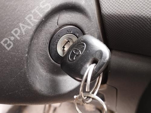 Clé de contact TOYOTA YARIS (_P9_) 1.4 D-4D (NLP90_, NLP90R) (90 hp) 32135436