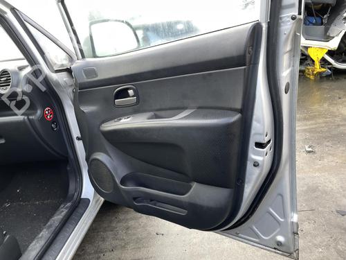 right-front-door-kia-carens-iii-mpv-un-2006-2007-2008-2009-2010-2011-2012-2013-27087061 main image