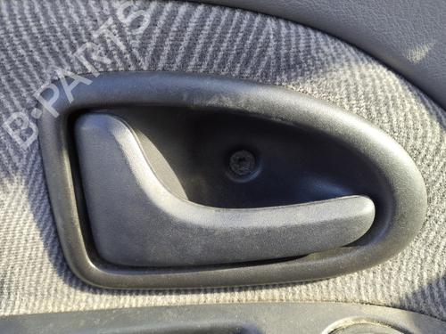 Venstre foran invendig håndtak RENAULT CLIO II (BB_, CB_) 1.4 16V (B/CB0P, BB13) (98 hp) 29550974