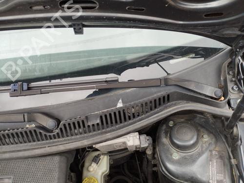 Used Front windshield wiper arm VW POLO (9N_, 9A_) 1.2 12V (64 hp) 27041227