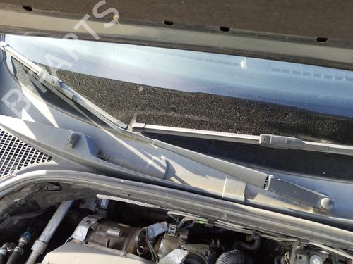 Used Front windshield wiper arm SKODA OCTAVIA III Combi (5E5, 5E6) 2.0 TDI (150 hp) 30174854