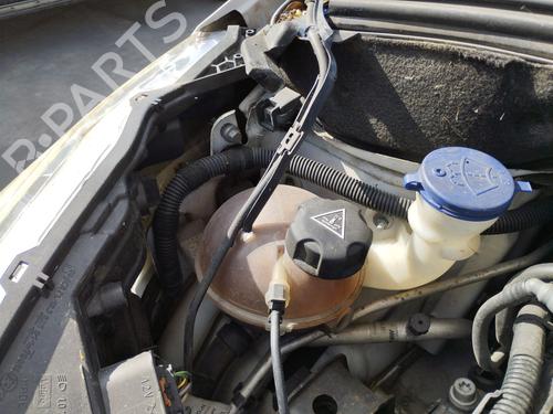 Used Windscreen washer tank PEUGEOT 208 I (CA_, CC_) 1.4 HDi (68 hp) 27044289