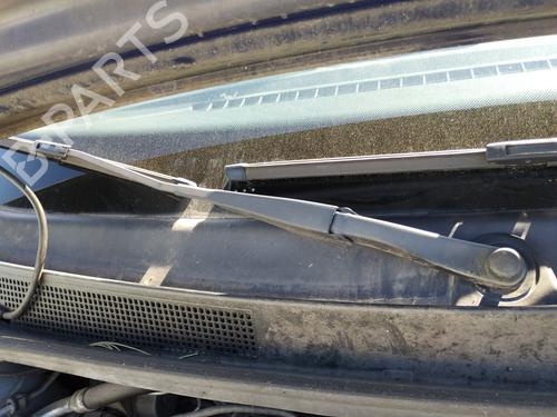 Used Front windshield wiper arm DACIA SANDERO II 1.2 (75 hp) 27049045