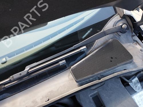 Used Front windshield wiper arm FORD FOCUS III 1.6 EcoBoost (150 hp) 28384302