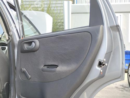 Używane Szyba drzwi tylnych prawych OPEL CORSA C (X01) 1.7 DTI (F08, F68) (75 hp) 29550784