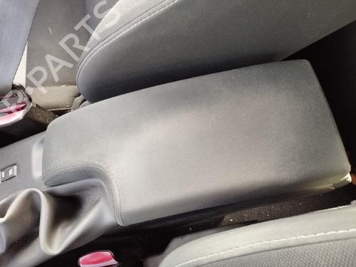 Used Middle console Middle console RENAULT MEGANE III Hatchback (BZ0/1_, B3_) 1.5 dCi (BZ0C) (90 hp) 33611868 33611868