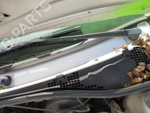 Used Front windshield wiper arm DACIA SANDERO 1.4 (BS0C, BS0A, BS0G, BS1F, BS0E) (75 hp) 29026581