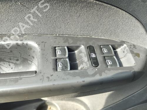 Venstre fortil elrude kontakt VW TOURAN (1T3) 1.6 TDI (105 hp) 28195472