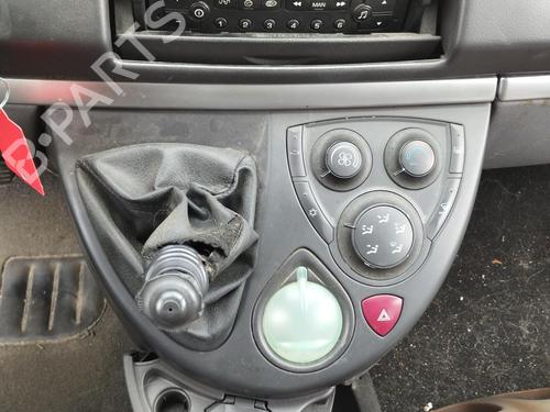 Fuse box PEUGEOT 807 (EB_) 2.0 HDi | BP27053976E1 
