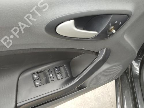 Venstre fortil elrude kontakt SEAT IBIZA IV ST (6J8, 6P8) 1.6 TDI (90 hp) 27079624