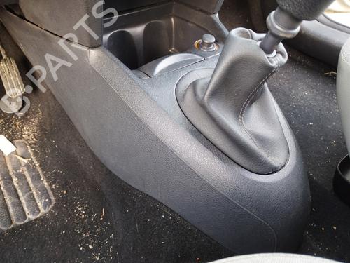 Console central RENAULT CLIO II (BB_, CB_) 1.5 dCi (B/CB07) (65 hp) 30109818