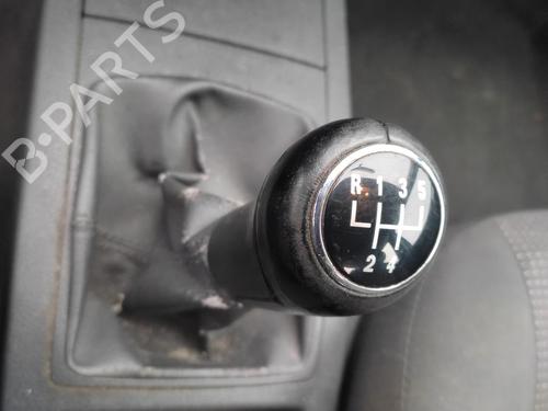 Used Gear lever VW POLO (9N_, 9A_) 1.2 12V (64 hp) 27086615