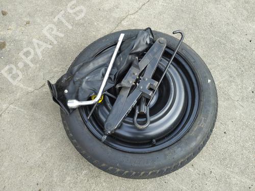 Jack Kit TOYOTA YARIS (_P9_) 1.4 D-4D (NLP90_, NLP90R) (90 hp) 32135424