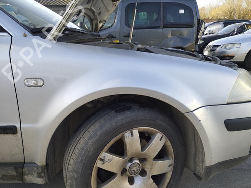 Forskærm Højre VW PASSAT B5.5 (3B3) 1.9 TDI (130 hp) 32668445