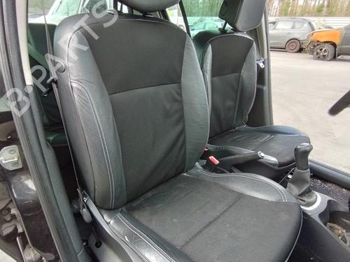 Sæde højre fortil RENAULT CLIO III (BR0/1, CR0/1) 1.5 dCi (BR17, CR17) (86 hp) 32668660