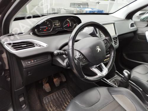 Instrumentbræt PEUGEOT 2008 I (CU_) 1.2 THP 110 / PureTech 110 (110 hp) 31036777