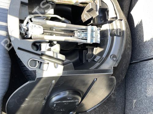 Used Jack Kit VW POLO IV (9N_, 9A_) 1.2 12V (64 hp) 27051907