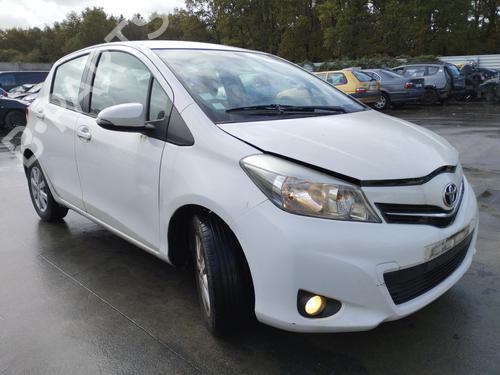 Right front fog light TOYOTA YARIS (_P13_) 1.3 (NSP130_, NSP130) | BP29890800C31