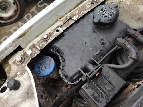 Used Windscreen washer tank CITROËN SAXO (S0, S1) 1.5 D (57 hp) 27064929