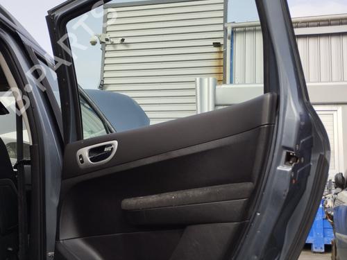 Dør højre bagtil Dør højre bagtil PEUGEOT 307 Break (3E) 1.6 HDi 110 (109 hp) 33016052 33016052