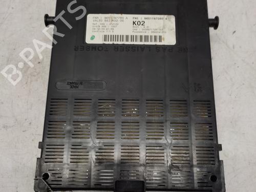 Used Fuse box Fuse box 36282157 36282157