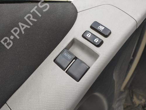 Interrupteur de vitre avant gauche TOYOTA YARIS (_P9_) 1.4 D-4D (NLP90_, NLP90R) (90 hp) 32135429
