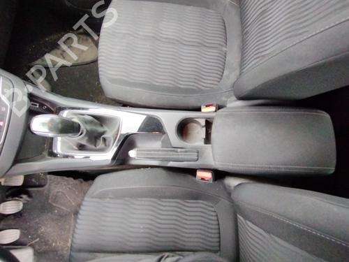 Console centrale PEUGEOT 308 II (LB_, LP_, LW_, LH_, L3_) 1.6 BlueHDi 120 (120 hp) 31950721