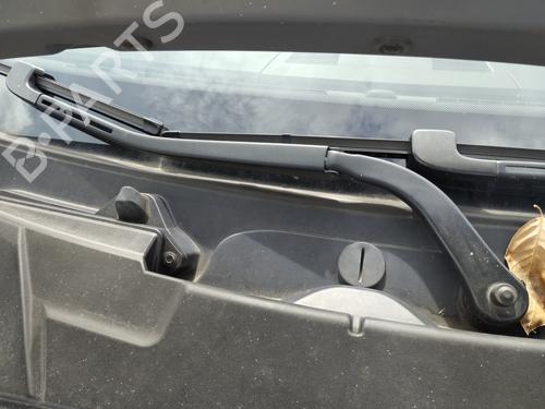 Used Front windshield wiper arm BMW 3 Touring (E91) 320 d (177 hp) 29285805