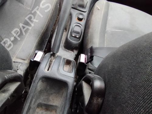 Console central PEUGEOT 206 Hatchback (2A/C) 1.4 i (75 hp) 30752969