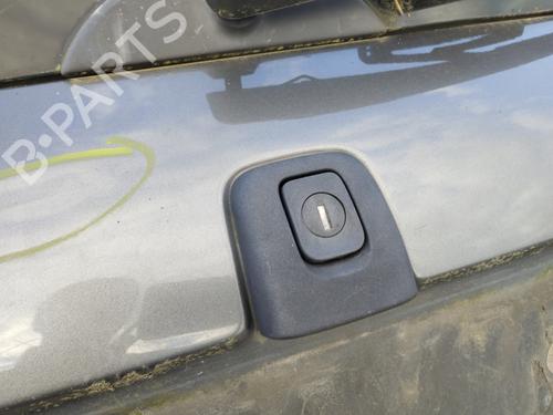 Used Tailgate handle RENAULT CLIO II (BB_, CB_) 1.2 16V (BB05, BB0W, BB11, BB27, BB2T, BB2U, BB2V, CB05,... (75 hp) 27043512